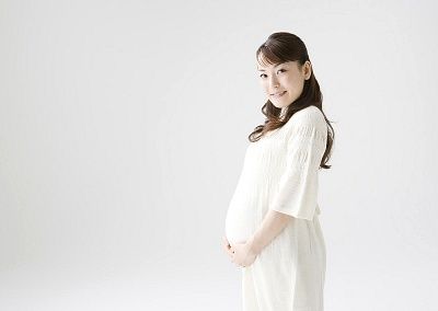 임신 중에 머리를 염색할 수 있나요?